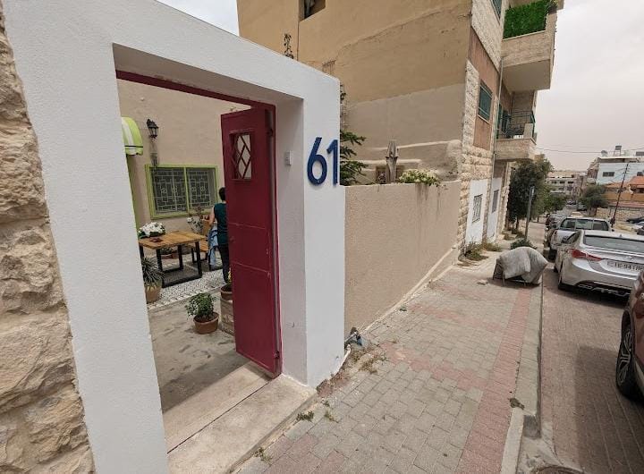 صورة أخرى من مكتبة دار القنصل